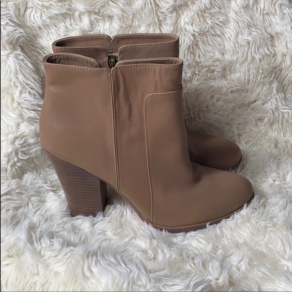 Pour La Victoire “ROCKER” tan booties -NWOT-Great & Sexy - Picture 2 of 15